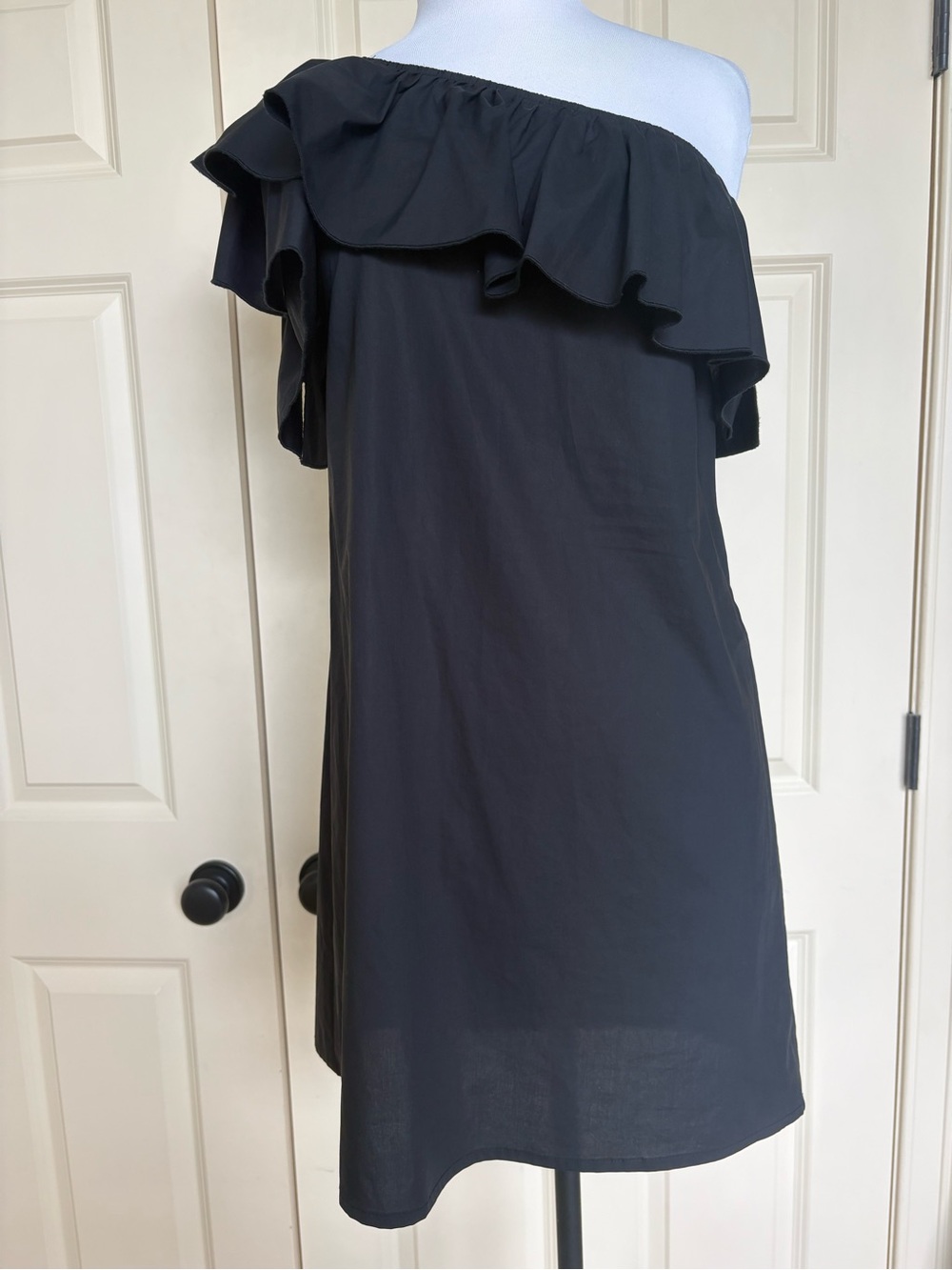 Vineyard Vines One-Shoulder Black Ruffle Dress